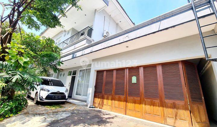 Dijual rumah mewah 2 lantai ada kolam renang di Ampera Kemang 2