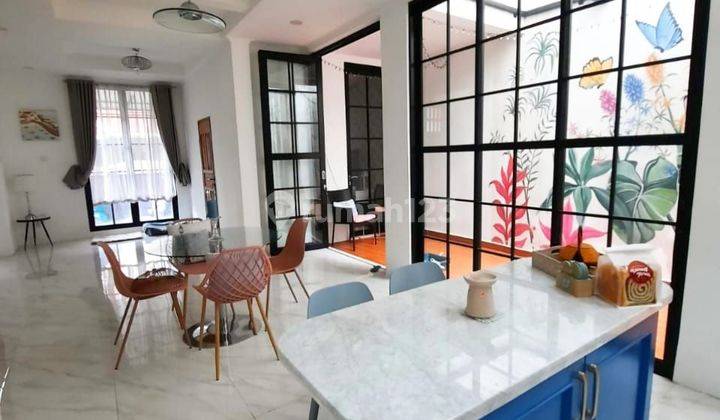 Dijual Rumah Design Modern 3 Lantai di Graha Raya Bintaro 2