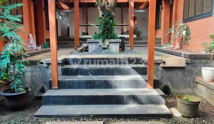 Well-maintained house for sale in Bintaro Sector 9, spacious yard, affordable price. 2