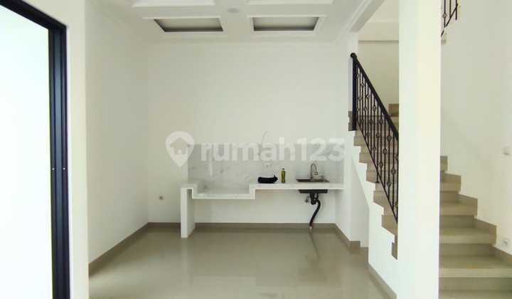 For sale, nice American classic house in Graha Raya, move-in ready building. For sale, nice American classic house in Graha Raya, move-in ready building.