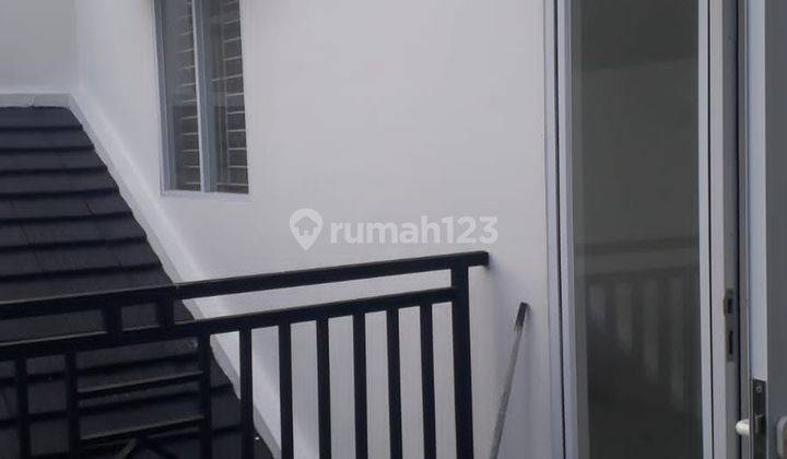 Dijual Rumah Minimalis Modern 2 Lantai di Graha Raya Bintaro 2