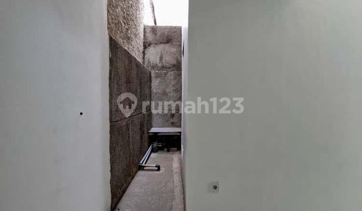 A nice 1-story house for sale in Graha Raya Bintaro, move-in ready.