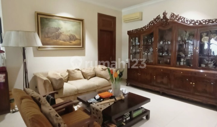 For sale luxury house in Radio Dalam, South Jakarta, comfortable residence ready to occupy. 2