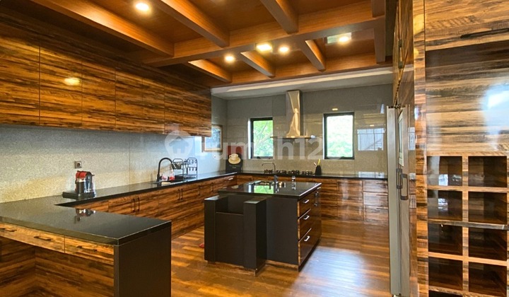 Dijual Rumah Mewah & Banyak Fasilitas di Kemang Jakarta Selatan Siap Huni