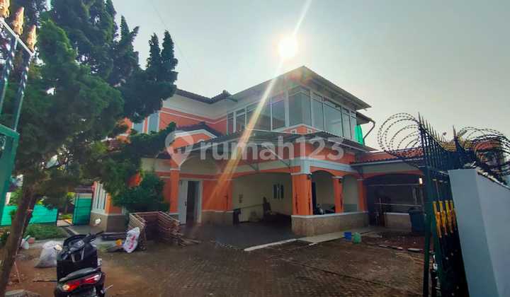Dijual rumah bagus di jelupang serpong halaman luas harga terjangkau
