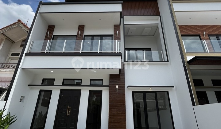 For Sale Nice Modern House in BSD Near Market and School Ready to Live In