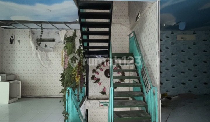 Dijual ruko bagus di jakpus kemayoran 3 lantai ada balkon terbuka Dijual ruko bagus di jakpus kemayoran 3 lantai ada balkon terbuka