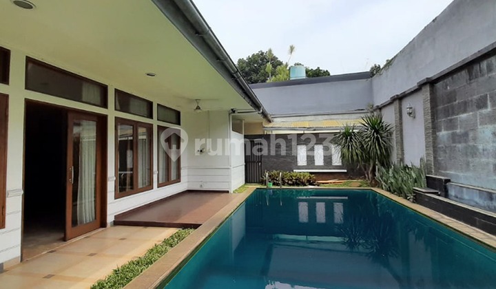 Dijual Rumah Mewah Fasilitas Kolam Renang di Pondok Indah Siap Huni