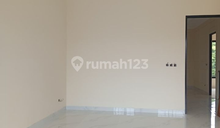 For sale, a contemporary modern house in Griya Loka BSD, ready to occupy. 2