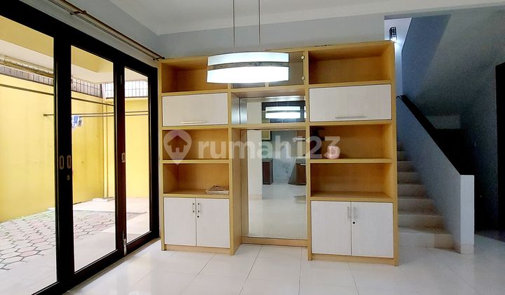 For sale, a nice house in Graha Raya Bintaro, well-maintained and comfortable building. For sale, a nice house in Graha Raya Bintaro, well-maintained and comfortable building.