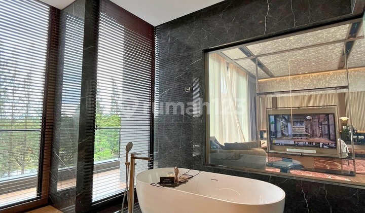 For sale: luxury house in Botanic Park BSD with spacious building and yard, ready to occupy. 2