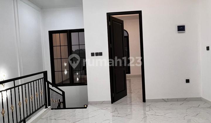 For Sale Modern Ready-to-Occupy House in Nusa Loka BSD Near Station 2