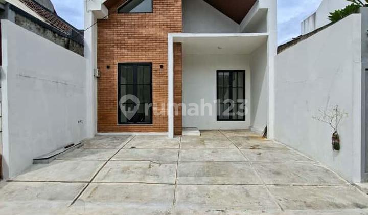 A nice 1-story house for sale in Graha Raya Bintaro, move-in ready.