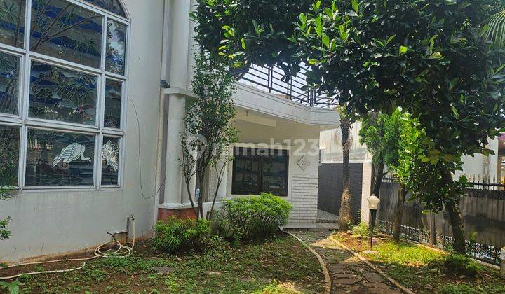 Rumah Mewah Dan Nyaman Dengan Halaman Luas Lokasi Bintaro Jaya 1