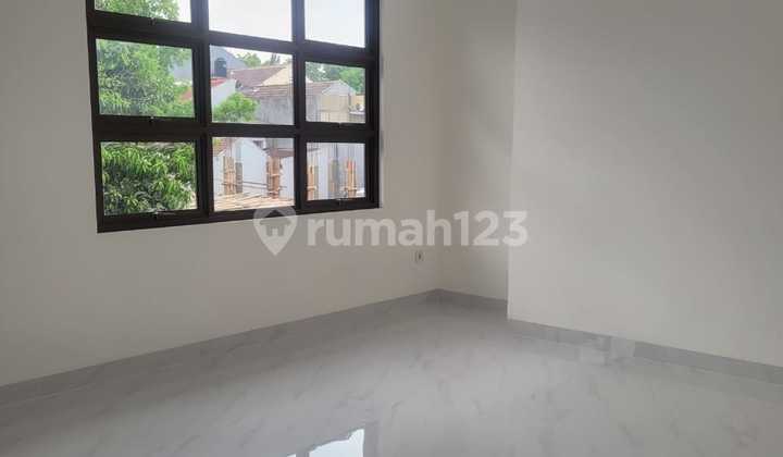 Dijual rumah modern minimlais di kencana loka bsd bangunan ready siap huni 2