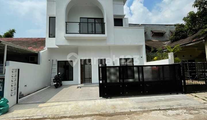 Dijual Rumah Modern Brand New di Kencana Loka BSD Nyaman Siap Huni