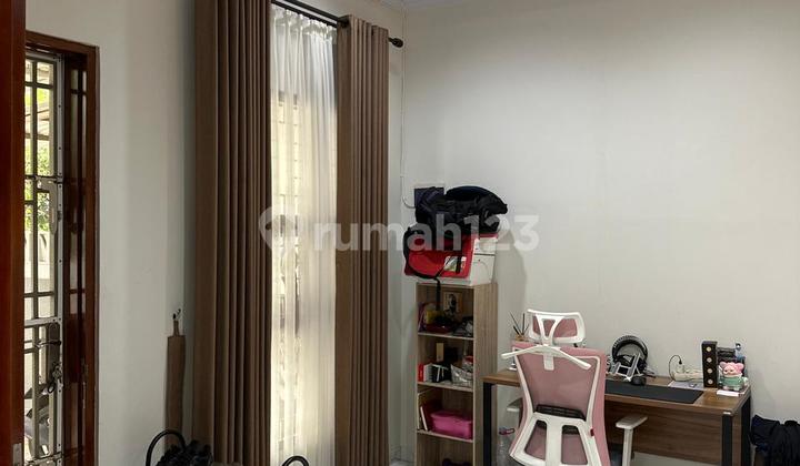 Dijual rumah bagus & strategis di vila melati mas bangunan terawat siap huni