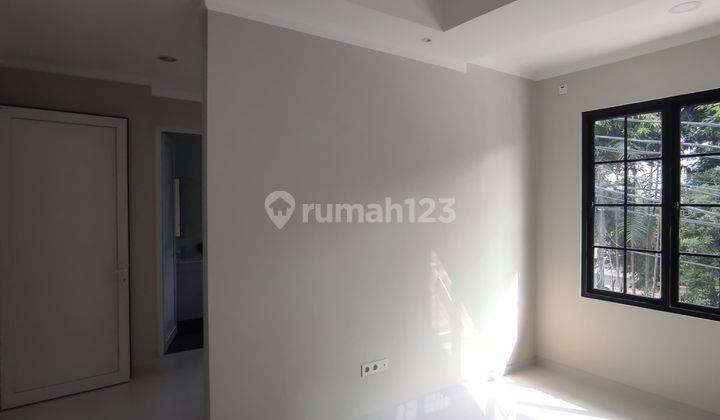 Dijual Rumah Minimalis Modern Siap Huni di Sektor 6 Bintaro Jaya. 2