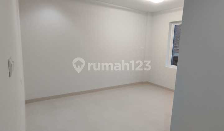 Dijual Rumah Bagus Modern Siap Huni di Meruya Jakarta Barat 2