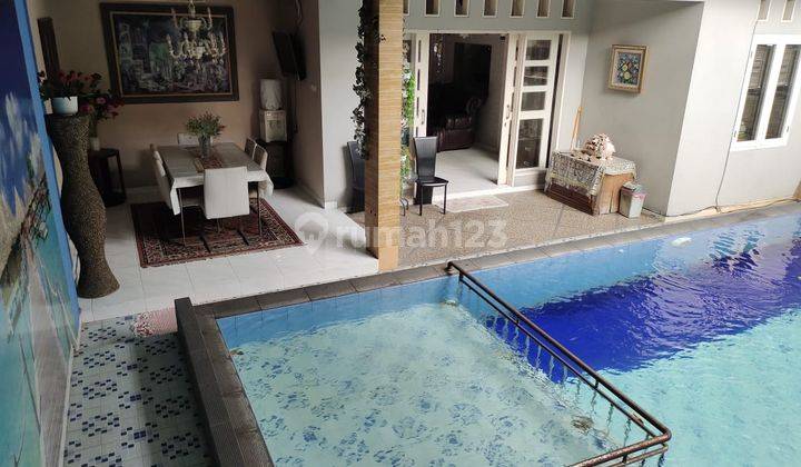 Rumah 3 Lantai Dengan Kolam Renang di Griya Loka Bsd City 1