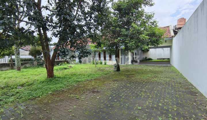 For Rent, House Suitable for Office in Cibabat For Rent, House Suitable for Office in Cibabat