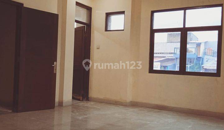 For Rent Ruko 3,5 Lantai Siap Pakai di Mainroad Pahlawan 4