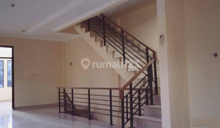 For Rent Ruko 3,5 Lantai Siap Pakai di Mainroad Pahlawan 7