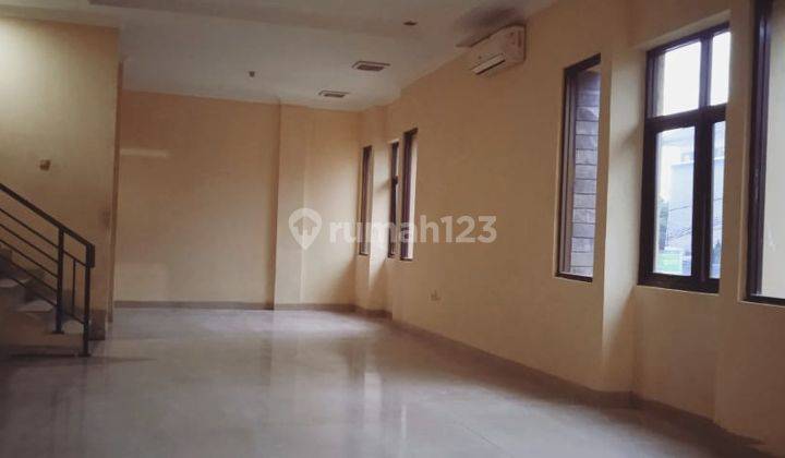 For Rent Ruko 3,5 Lantai Siap Pakai di Mainroad Pahlawan 9