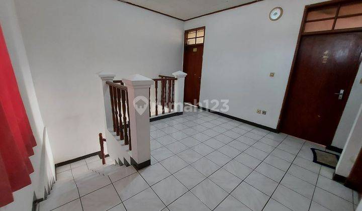 For Rent Rumah Luas Strategis di Sayap Pahlawan 1