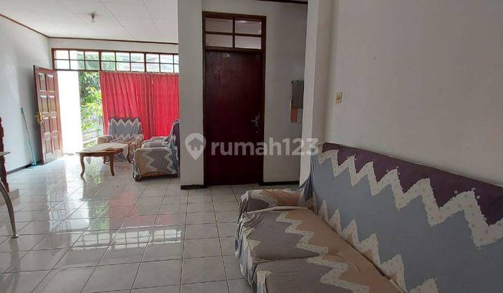 For Rent Rumah Luas Strategis di Sayap Pahlawan 2