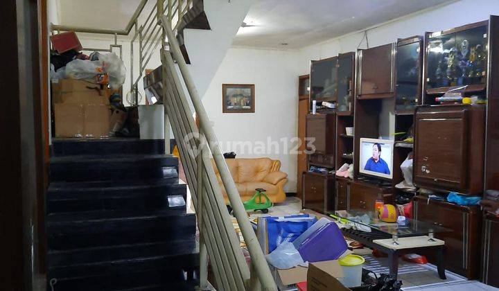 Di jual rumah 2lantai di kembar  1