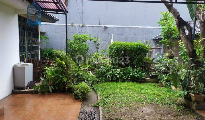 Di jual rumah antik di jl kembar  1