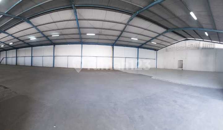 For Rent: Purely Strategic Warehouse in Kiaracondong