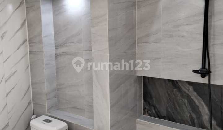 Di Jual Rumah Baru Singgasana Pradana