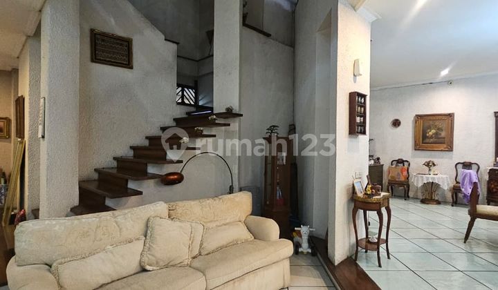 Di Jual Rumah Clasic Super Bagus Pondok Indah