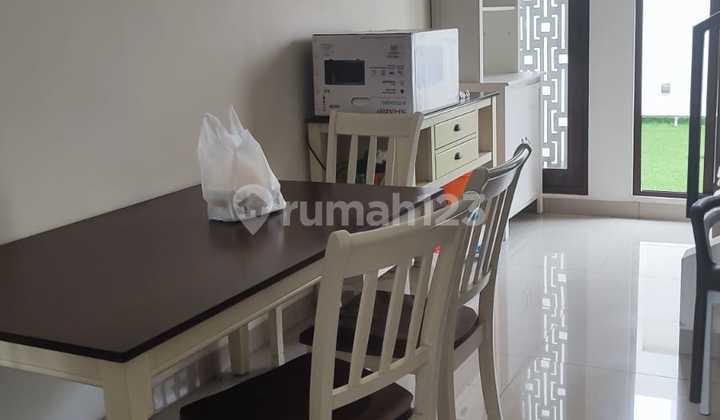 Di Sewakan Rumah Semi Furnised Summarecon  2