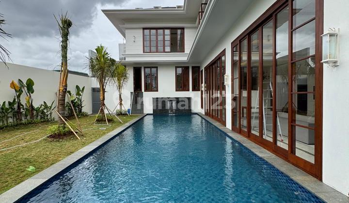 For Sale Elegant Luxury House in Kembang, Jakarta 2