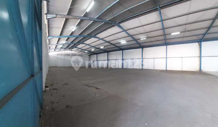 For Rent: Purely Strategic Warehouse in Kiaracondong