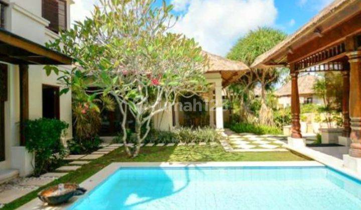 Freehold 3 Bedroooms Villa Balinesse Style Furnished In Jimbaran Bali. 2