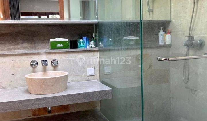 For Sale 3 Bedrooms Japanese Modern Style Villa Furnished located in cluster one gate sistem in Kerobokan Bali  2