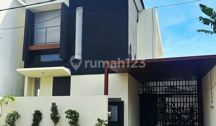Freehold Brand New Villa 3 Bedrooms Furnished bergaya Japandi Modern di Kerobokan Badung.