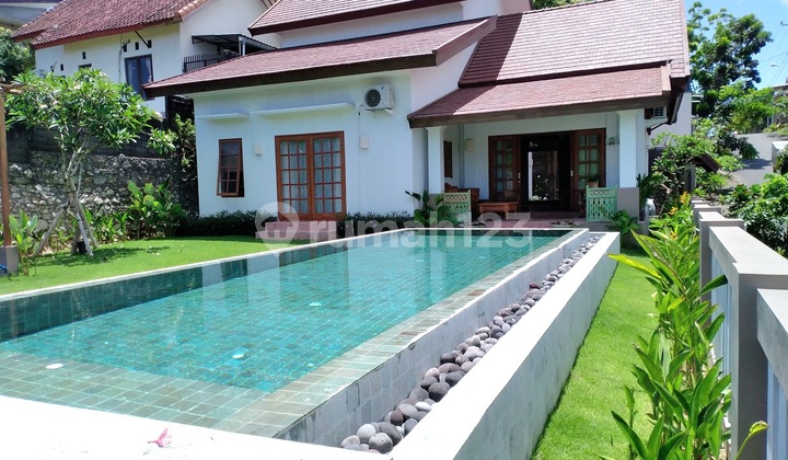 3 Bedrooms Villa Tropical Furnished In Nusa Dua Bali