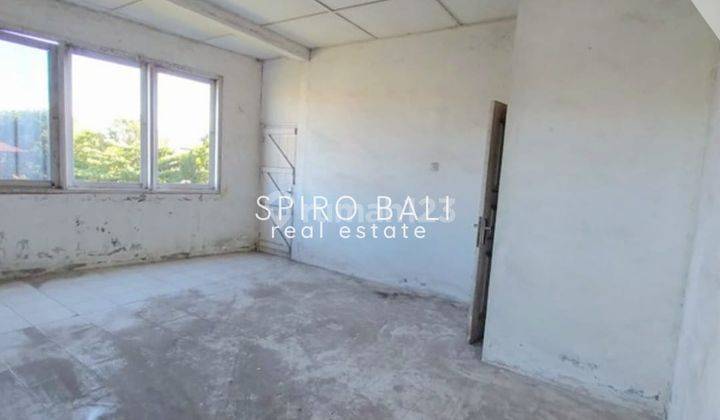 Disewakan Gudang + Ruko 3 Lantai Seluas 12 Are di Cokroaminoto Ubung 4