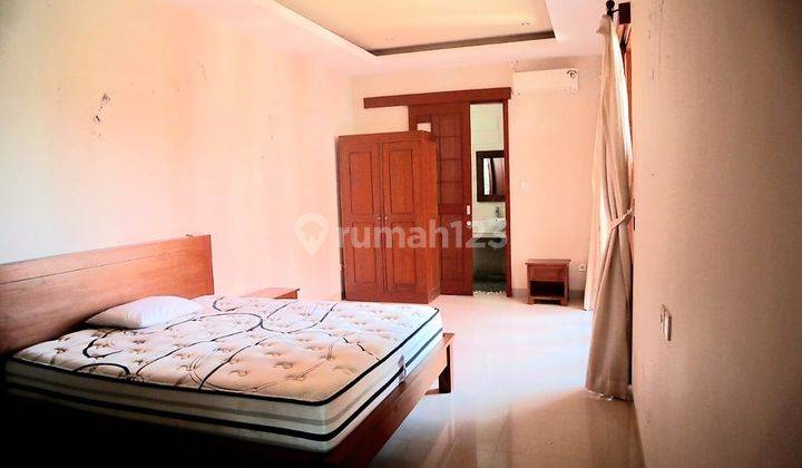 Yearly Rent Villa 3 Bedrooms Fully Furnished In Kerobokan. 9