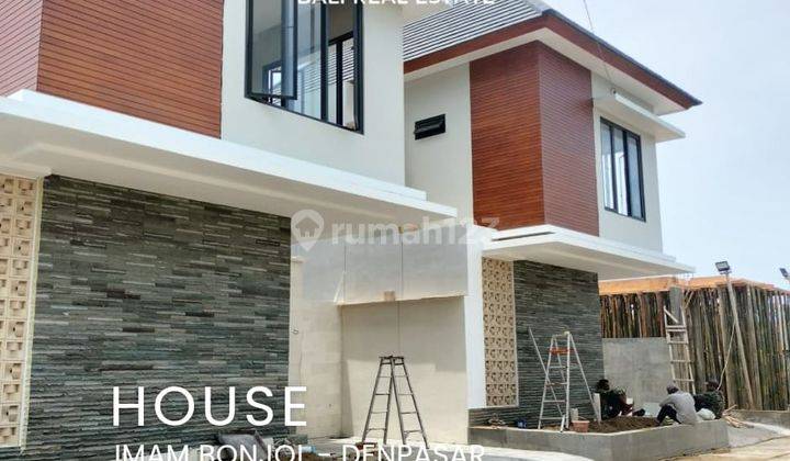 Dijual Rumah bangunan baru 2 lantai dengan 3 kamar tidur Unfurnished di Kota Denpasar 1