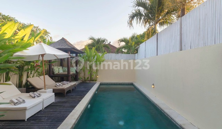 Yearly Rental Villa 3 Bedrooms Furnished Ready To Move In Kerobokan Bali