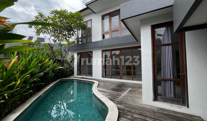 Yearly Rent 3 Bedrooms Villa Semi Furnished Close To Canggu In Kerobokan Bali.