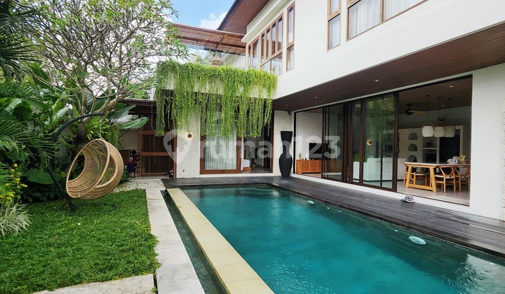 Modern Villa Premium Location In Main Road At Umalas Kerobokan Bali. Modern Villa Premium Location In Main Road At Umalas Kerobokan Bali.