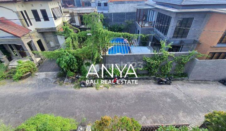 Dijual Rumah 3 Bedrooms Semi Furnished Dalam Kawasan Villa di Semer Kerobokan Bali 2