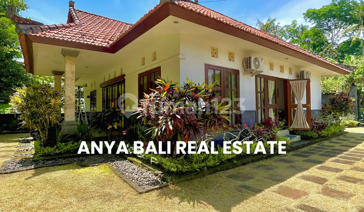 Rumah Style Belanda Kawasan Villa Suasana Pedesaan Dekat Pantai Selemadeg Tabanan Bali